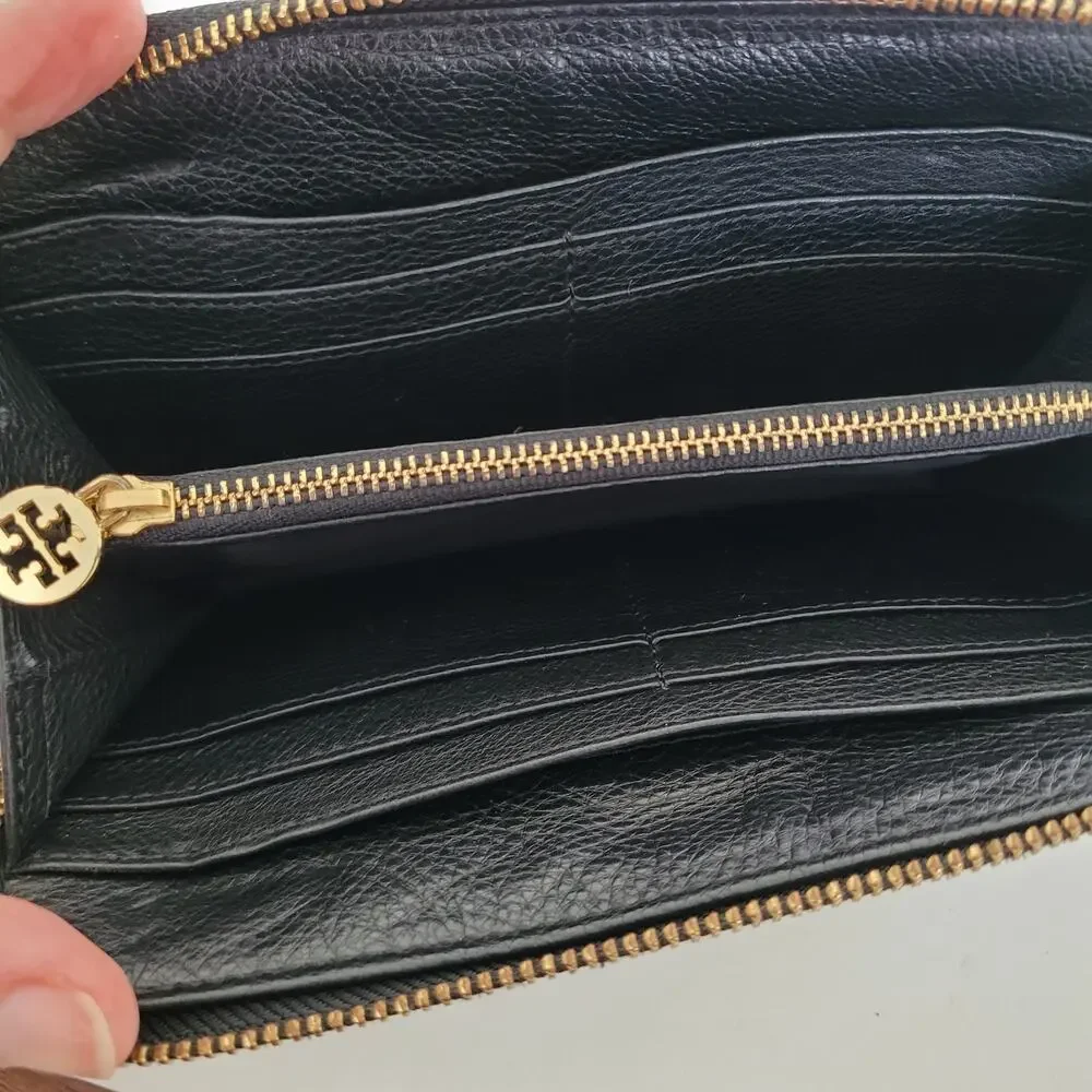 Tory Burch Solid Black Pebble Leather Zip Around Large Wallet Long Clutch‎ Logo